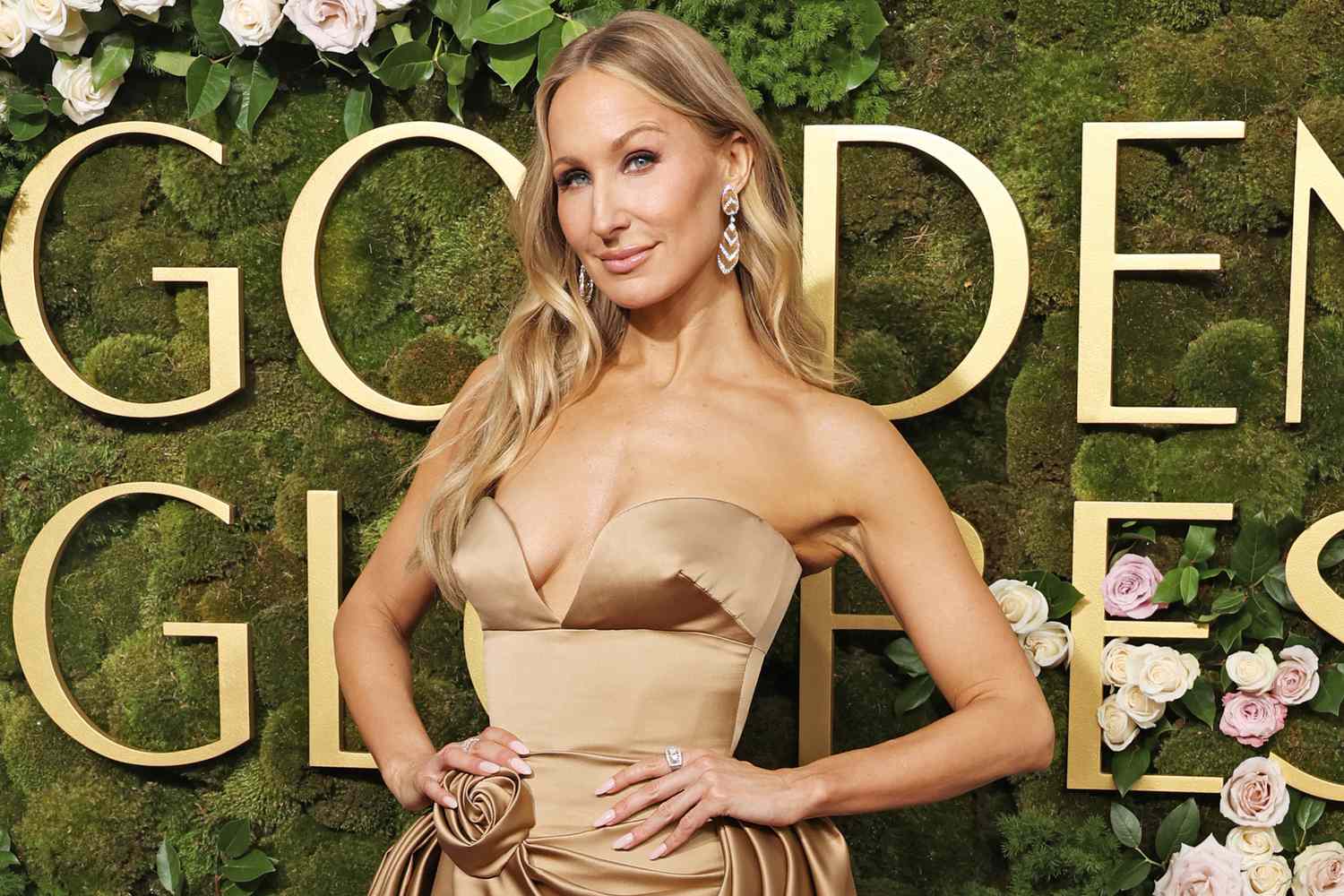 Nikki Glaser wears Naked Sundays SPF on the Golden Globes Red Carpet! (PAGE SIX)