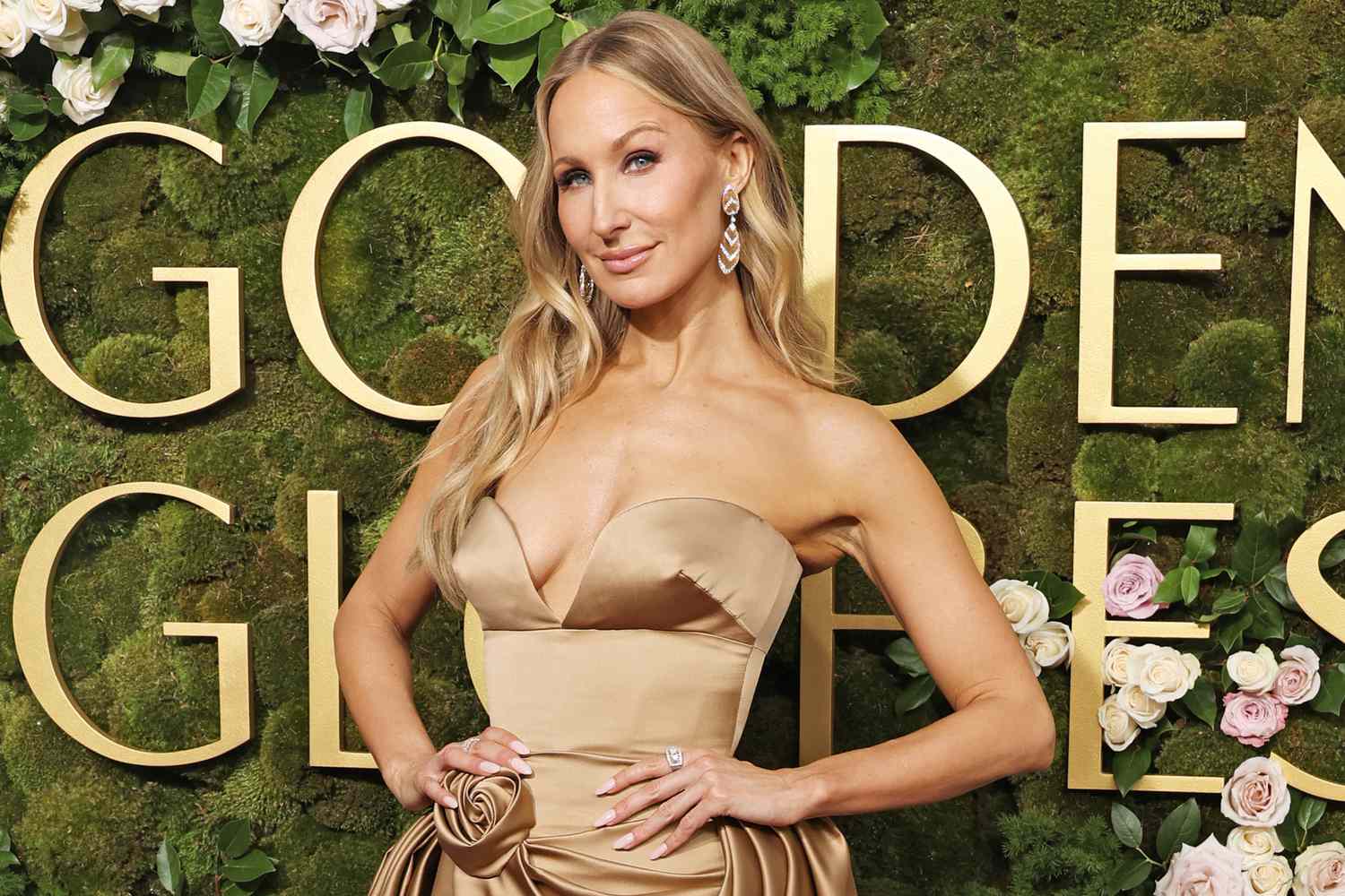 Nikki Glaser wears Naked Sundays SPF on the Golden Globes Red Carpet